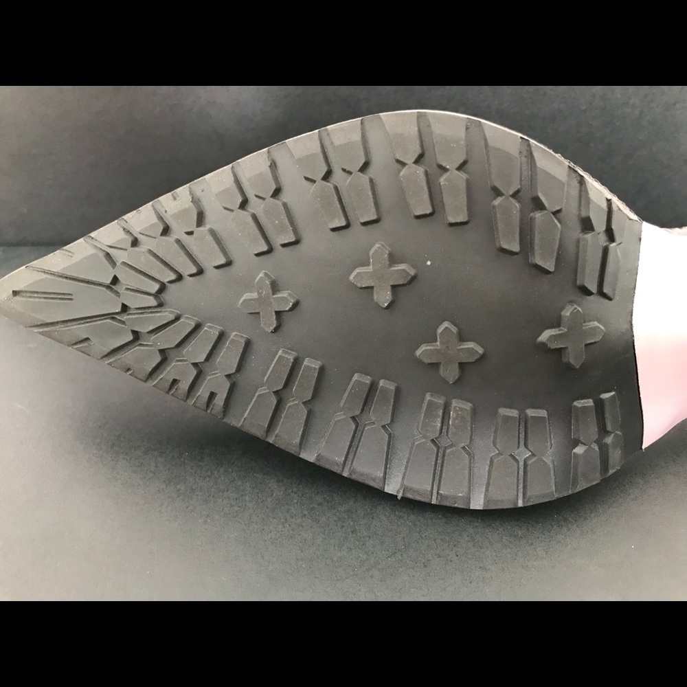 Kenneth Cole Pumps (Mid Heel Height) - Picture 6 of 8